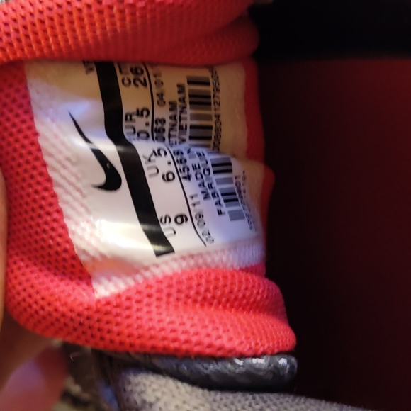 Women's Nike reax run dominate us shoes size 9 - Picture 15 of 17